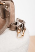 moscovi-cove-bag-torba-zamszowa-detal-pasek.jpg